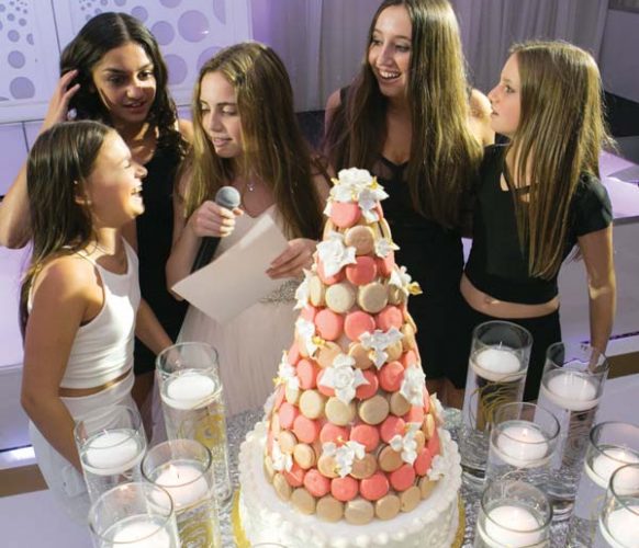 The celebration cake fit perfectly into the party’s theme: pink and visually stunning.